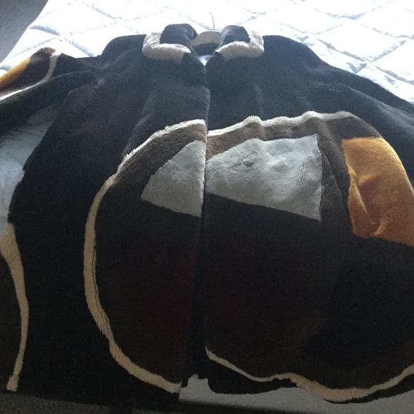 Beautiful fir coat - Picture 1 of 5
